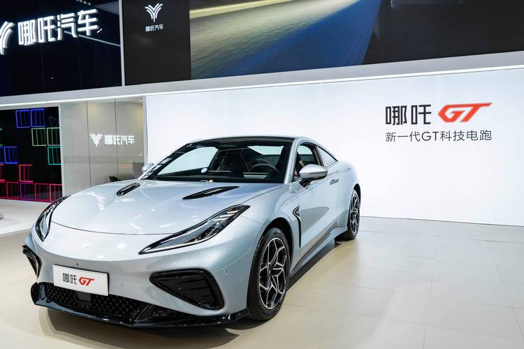 成都成华区玛雷振企业管理咨询哪吒汽车在智能汽车领域的表现，领途汽车在新能源汽车市场中的影响力